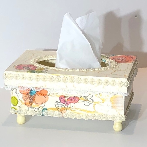 Vintage Style Ivory Tissue Box with Flowers - Picture 2 of 10